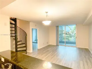 Propiedad en alquiler con 1 dormitorio y 1.5 baños en Miami