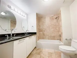 Propiedad en alquiler con 1 dormitorio y 1.5 baños en Miami