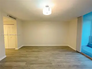 Propiedad en alquiler con 1 dormitorio y 1.5 baños en Miami