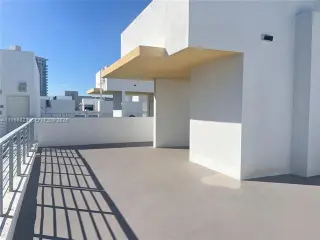 Propiedad en alquiler con 1 dormitorio y 1.5 baños en Miami