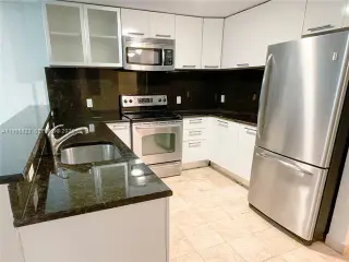 Propiedad en alquiler con 1 dormitorio y 1.5 baños en Miami