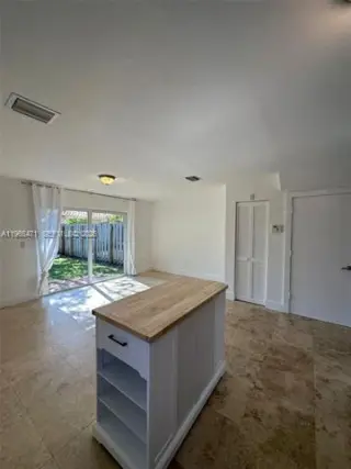 Propiedad en alquiler con 3 habitaciones y 2.5 baños en Miami