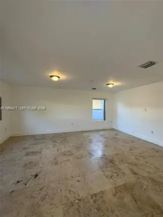 Propiedad en alquiler con 3 habitaciones y 2.5 baños en Miami