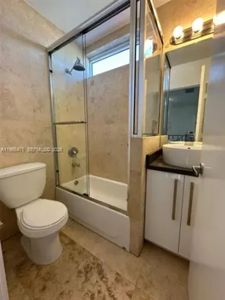 Propiedad en alquiler con 3 habitaciones y 2.5 baños en Miami