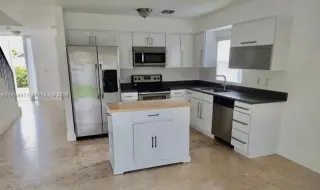 Propiedad en alquiler con 3 habitaciones y 2.5 baños en Miami
