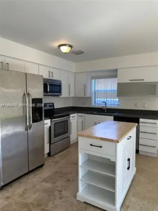 Propiedad en alquiler con 3 habitaciones y 2.5 baños en Miami