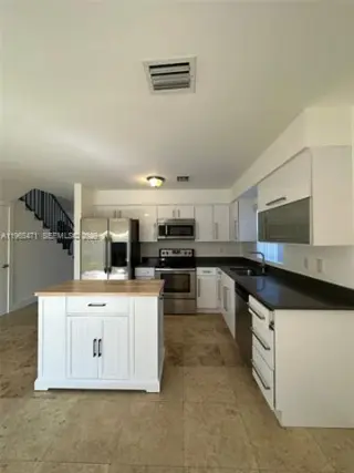 Propiedad en alquiler con 3 habitaciones y 2.5 baños en Miami