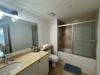 Propiedad en alquiler con 2 habitaciones y 2 baños en Miami