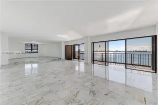 Propiedad en alquiler con 2 habitaciones y 3 baños en Miami