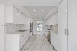 Propiedad en alquiler con 2 habitaciones y 3 baños en Miami