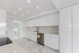 Propiedad en alquiler con 2 habitaciones y 3 baños en Miami