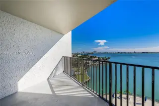 Propiedad en alquiler con 2 habitaciones y 3 baños en Miami