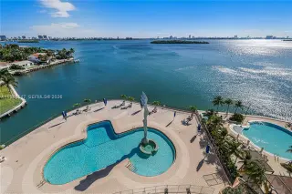Propiedad en alquiler con 2 habitaciones y 3 baños en Miami