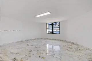 Propiedad en alquiler con 2 habitaciones y 3 baños en Miami