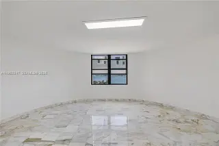 Propiedad en alquiler con 2 habitaciones y 3 baños en Miami