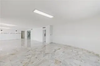 Propiedad en alquiler con 2 habitaciones y 3 baños en Miami