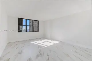 Propiedad en alquiler con 2 habitaciones y 3 baños en Miami
