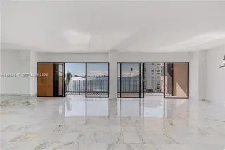 Propiedad en alquiler con 2 habitaciones y 3 baños en Miami