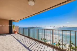 Propiedad en alquiler con 2 habitaciones y 3 baños en Miami