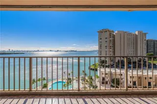Propiedad en alquiler con 2 habitaciones y 3 baños en Miami