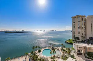 Propiedad en alquiler con 2 habitaciones y 3 baños en Miami