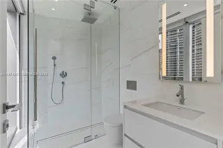 Propiedad en alquiler con 2 habitaciones y 2.5 baños en Miami