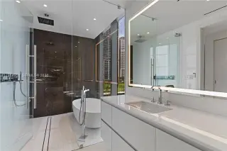 Propiedad en alquiler con 2 habitaciones y 2.5 baños en Miami