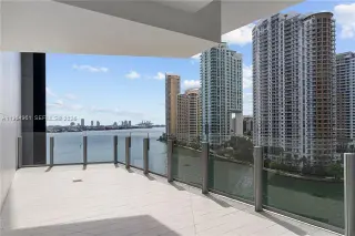 Propiedad en alquiler con 2 habitaciones y 2.5 baños en Miami