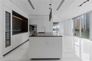 Propiedad en alquiler con 2 habitaciones y 2.5 baños en Miami