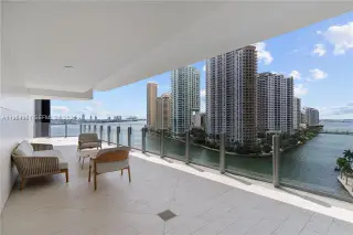 Propiedad en alquiler con 2 habitaciones y 2.5 baños en Miami