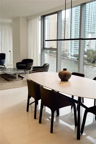 Propiedad en alquiler con 2 habitaciones y 2.5 baños en Miami