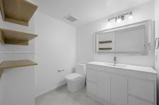 Propiedad en alquiler con 1 dormitorio y 1.5 baños en Miami
