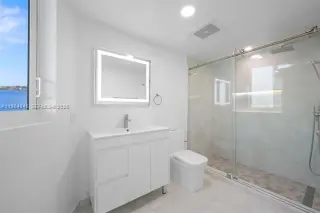 Propiedad en alquiler con 1 dormitorio y 1.5 baños en Miami