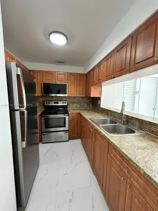Propiedad en alquiler con 3 habitaciones y 2 baños en Miramar