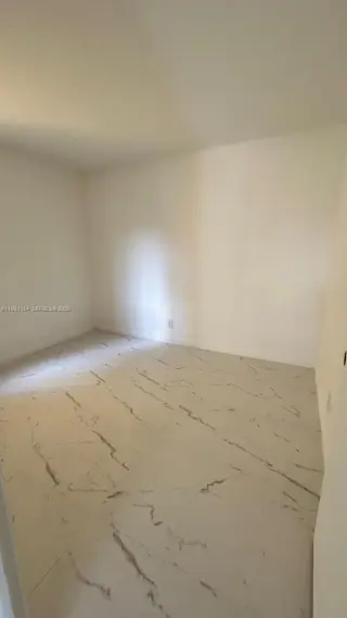 Propiedad en alquiler con 3 habitaciones y 2 baños en Miramar