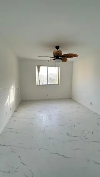 Propiedad en alquiler con 3 habitaciones y 2 baños en Miramar