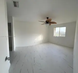 Propiedad en alquiler con 3 habitaciones y 2 baños en Miramar