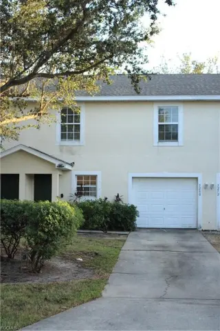 Propiedad en alquiler con 3 habitaciones y 2.5 baños en Fort Myers