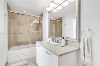 Propiedad en alquiler con 1 dormitorio y 1.5 baños en Miami Beach