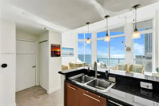Propiedad en alquiler con 1 dormitorio y 1.5 baños en Miami Beach
