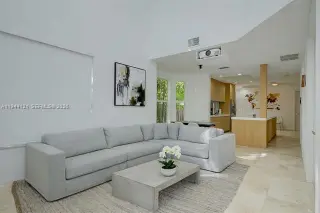 Propiedad en alquiler con 3 habitaciones y 3 baños en Coral Gables