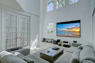 Propiedad en alquiler con 3 habitaciones y 3 baños en Coral Gables