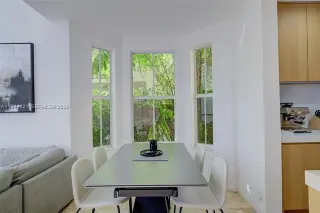 Propiedad en alquiler con 3 habitaciones y 3 baños en Coral Gables