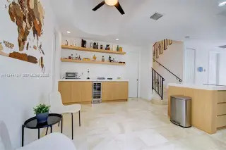 Propiedad en alquiler con 3 habitaciones y 3 baños en Coral Gables