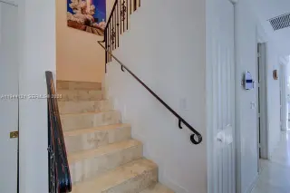 Propiedad en alquiler con 3 habitaciones y 3 baños en Coral Gables