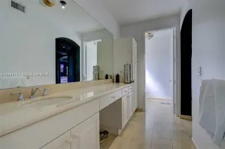 Propiedad en alquiler con 3 habitaciones y 3 baños en Coral Gables
