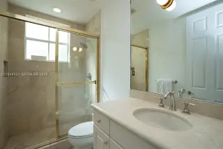 Propiedad en alquiler con 3 habitaciones y 3 baños en Coral Gables