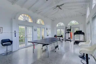 Propiedad en alquiler con 3 habitaciones y 3 baños en Coral Gables