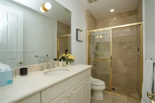 Propiedad en alquiler con 3 habitaciones y 3 baños en Coral Gables