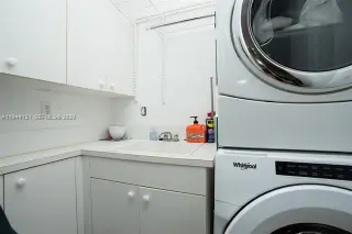 Propiedad en alquiler con 3 habitaciones y 3 baños en Coral Gables